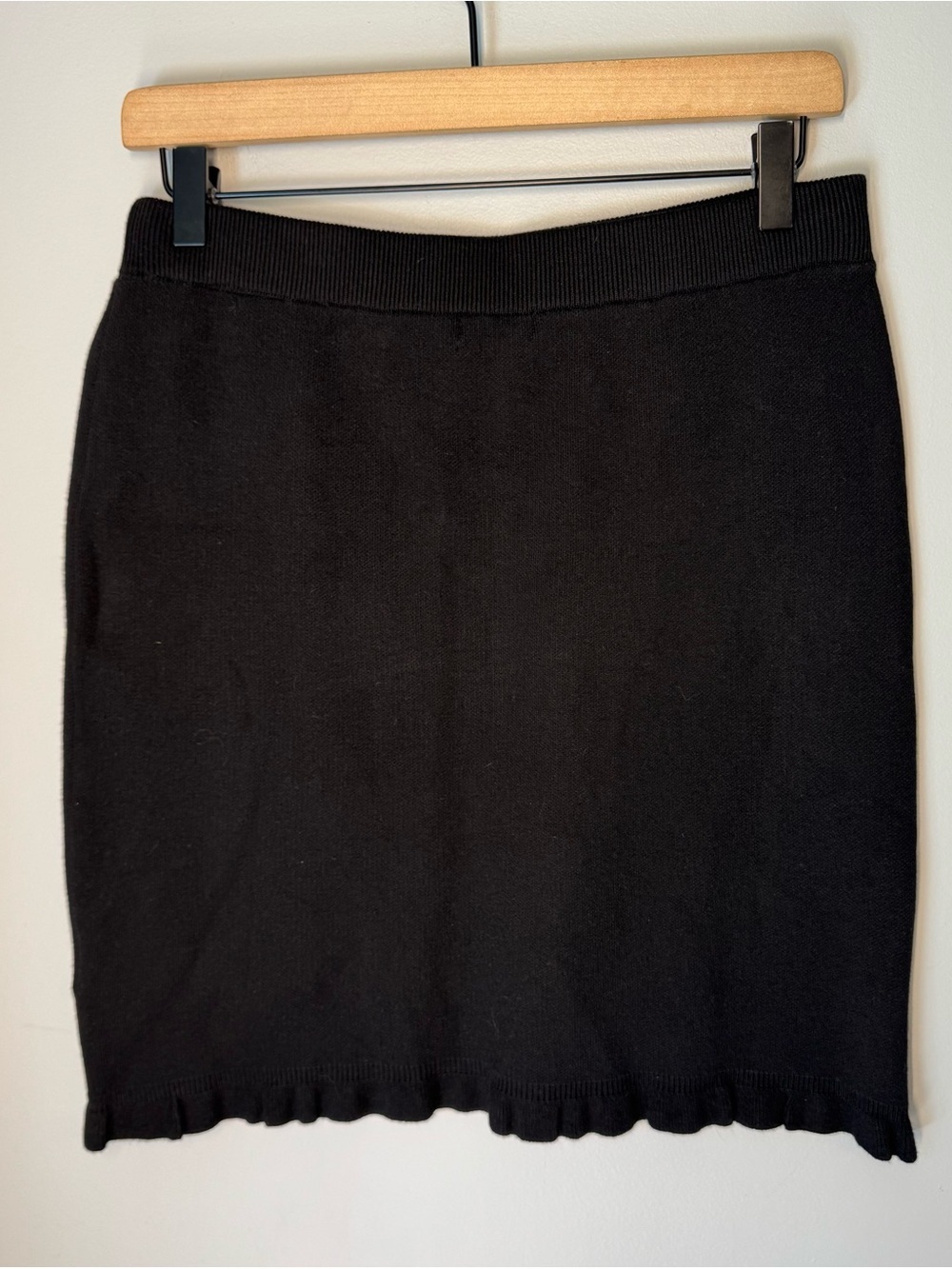 PILCRO Modern Knit Black Stretchy Mini Tube Skirt Scalloped Ruffle Hem Sz M - Picture 3 of 9